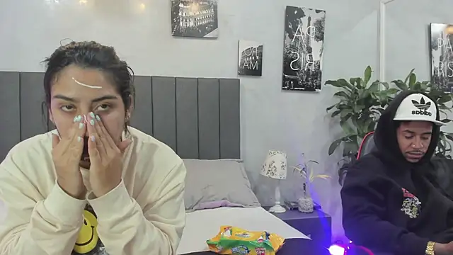 violet and myers online show from September 23, 11:57 am