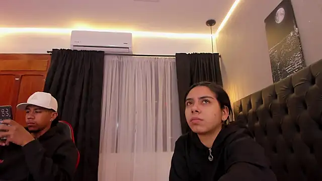 violet and myers online show from November 29, 11:24 am