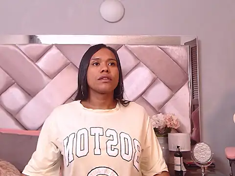 Ashleyroberst online show from October 18, 10:27 am