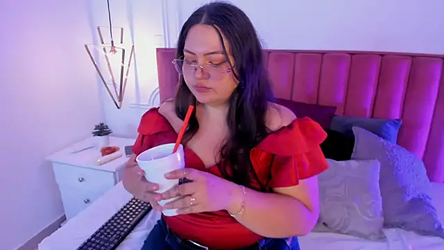 Snapshot of Tessa_Sinclaire chatting on October 6, 11:24 pm Tessa Sinclaire online show from October 6, 11:24 pm