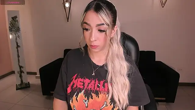 LizzCooper online show from November 26, 4:02 am