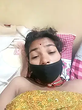 Snapshot of Chandni_Love143 chatting on December 2, 1:00 am Chandni Love143 online show from December 2, 1:00 am