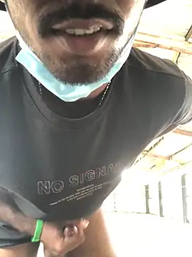 Snapshot of kavi1q1 chatting on November 16, 7:03 am kavi1q1 online show from November 16, 7:03 am