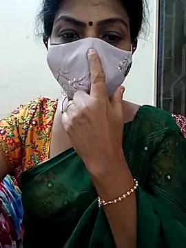 Snapshot of Rithya27 chatting on October 2, 6:15 pm Rithya27 online show from October 2, 6:15 pm