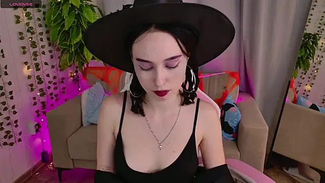 MonikaCarter online show from October 30, 2:40 pm