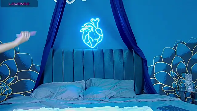 Maylu Fox online show from October 12, 4:33 am