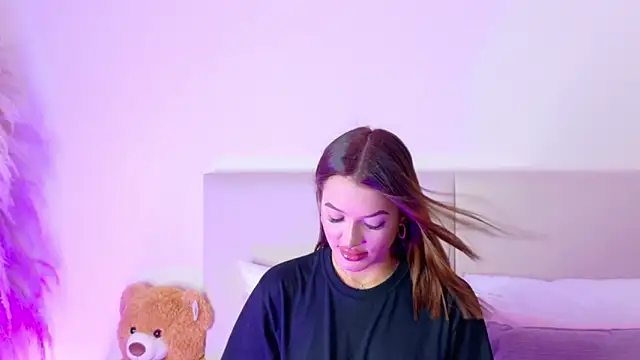 Bella-taylorr online show from October 7, 2:14 pm