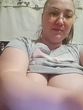 Kiss Eva online show from March 13, 5:28 pm