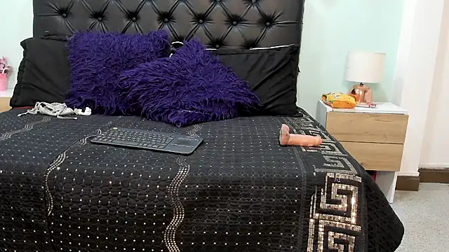 Marianee Rousse online show from November 12, 10:09 pm