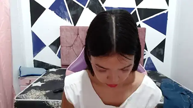 Snapshot of shy_luna18 chatting on November 28, 1:14 pm shy luna18 online show from November 28, 1:14 pm