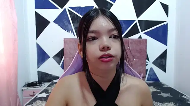 Snapshot of shy_luna18 chatting on December 5, 1:42 pm shy luna18 online show from December 5, 1:42 pm