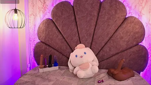 Lilith curvy online show from September 12, 7:25 pm