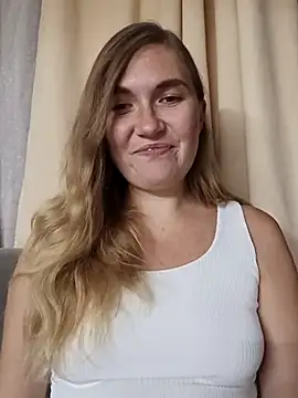 Snapshot of KisaVixen chatting on September 9, 6:40 pm KisaVixen online show from September 9, 6:40 pm