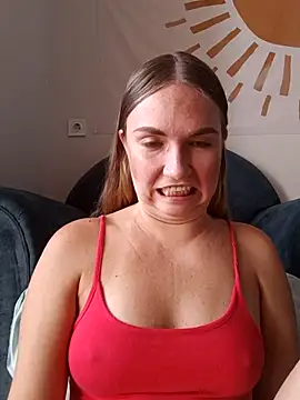 Snapshot of KisaVixen chatting on September 18, 10:39 am KisaVixen online show from September 18, 10:39 am