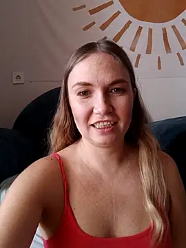 Snapshot of KisaVixen chatting on September 21, 9:55 am KisaVixen online show from September 21, 9:55 am