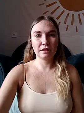 Snapshot of KisaVixen chatting on October 3, 9:17 am KisaVixen online show from October 3, 9:17 am