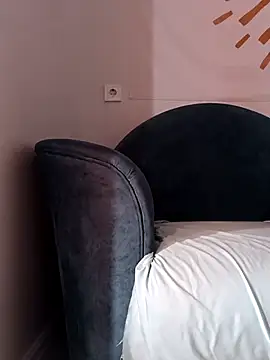 Snapshot of KisaVixen chatting on October 10, 9:41 am KisaVixen online show from October 10, 9:41 am