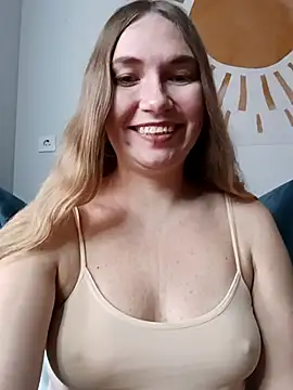 Snapshot of KisaVixen chatting on November 28, 10:51 am KisaVixen online show from November 28, 10:51 am