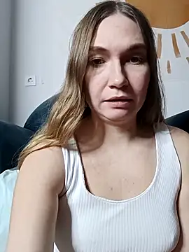 Snapshot of KisaVixen chatting on December 15, 4:22 pm KisaVixen online show from December 15, 4:22 pm