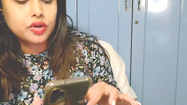 Indian GlowingMiax online show from September 12, 6:52 pm