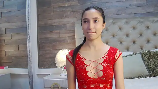 Snapshot of CarolinaBlair chatting on October 31, 6:47 am CarolinaBlair online show from October 31, 6:47 am