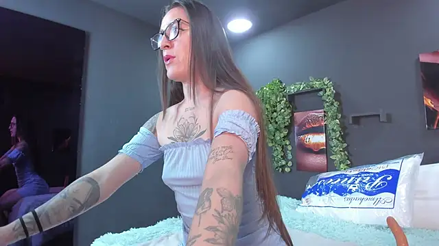 VelvetGreen online show from November 6, 1:34 pm