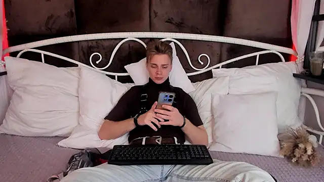 LawrenceMiles online show from October 11, 10:47 am