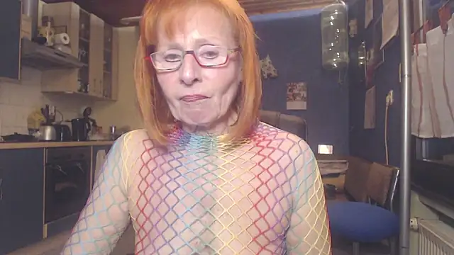 Snapshot of SexySilvie chatting on February 21, 9:54 pm SexySilvie online show from February 21, 9:54 pm