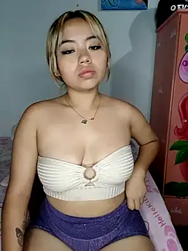 Snapshot of Emily__Hott chatting on September 18, 3:30 am Emily Hott online show from September 18, 3:30 am