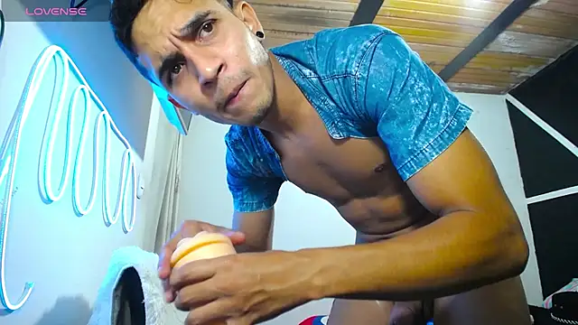 Angel latinboy online show from March 7, 2:04 am