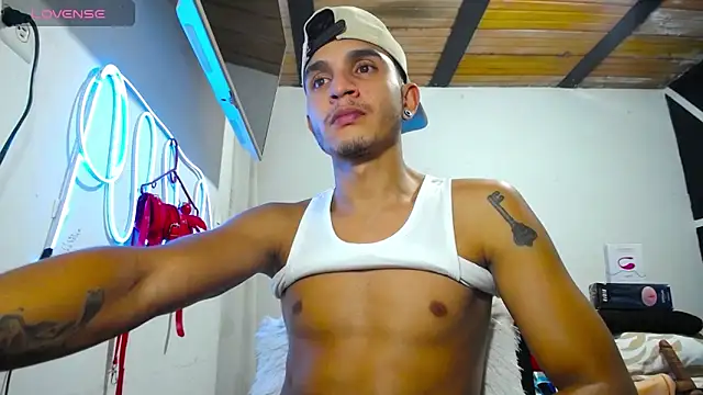 Angel latinboy online show from March 13, 1:21 am