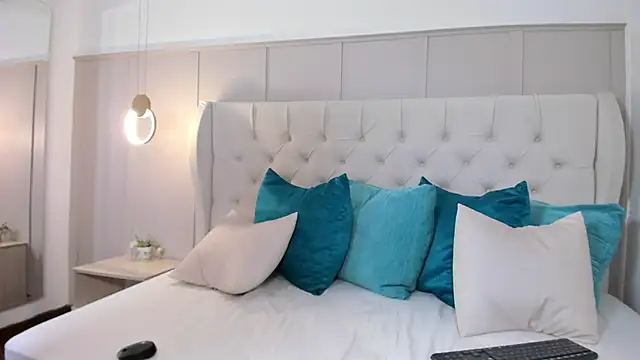 mae lyra online show from November 7, 9:48 pm