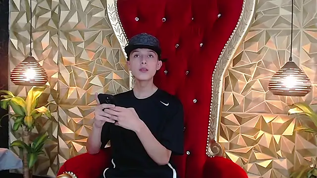 Snapshot of ArthurCox chatting on September 11, 11:38 pm ArthurCox online show from September 11, 11:38 pm