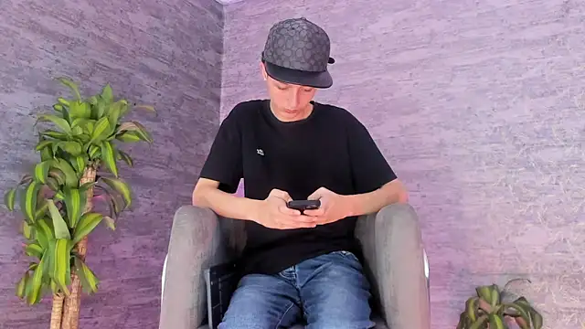 Snapshot of ArthurCox chatting on September 17, 5:47 pm ArthurCox online show from September 17, 5:47 pm