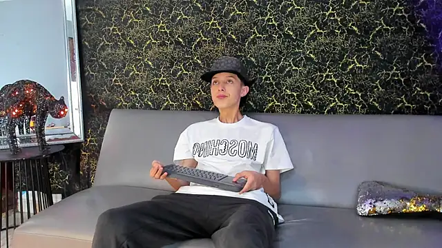 Snapshot of ArthurCox chatting on October 20, 5:57 pm ArthurCox online show from October 20, 5:57 pm