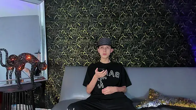 Snapshot of ArthurCox chatting on October 24, 5:20 pm ArthurCox online show from October 24, 5:20 pm