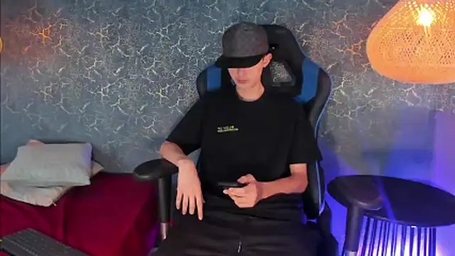 Snapshot of ArthurCox chatting on November 21, 7:34 pm ArthurCox online show from November 21, 7:34 pm