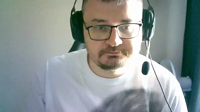 Snapshot of SirAbuser chatting on September 10, 6:13 am SirAbuser online show from September 10, 6:13 am