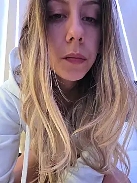 Snapshot of PetiteSecrets chatting on November 10, 10:31 pm PetiteSecrets online show from November 10, 10:31 pm