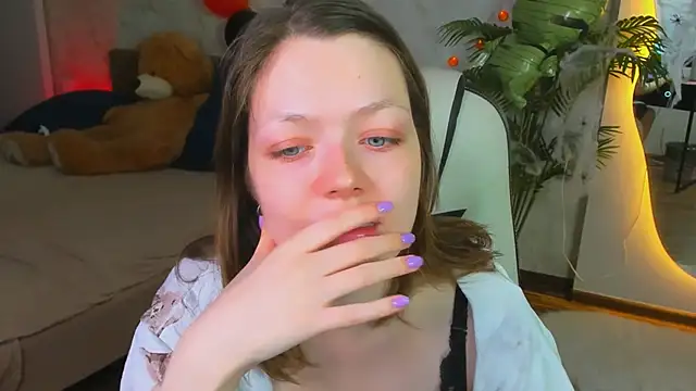 Lunar Lily online show from November 2, 5:43 am