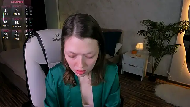 Lunar Lily online show from November 11, 5:40 am