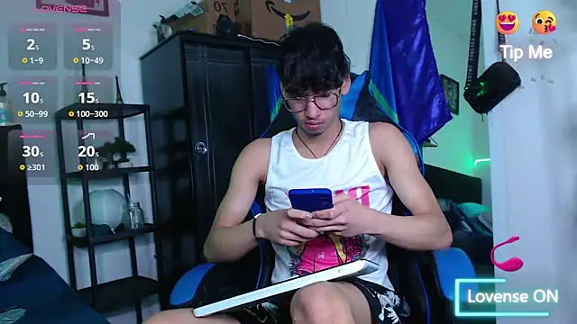 Snapshot of Gael_Jones chatting on October 1, 2:28 am Gael Jones online show from October 1, 2:28 am