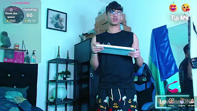 Snapshot of Gael_Jones chatting on October 3, 3:47 am Gael Jones online show from October 3, 3:47 am