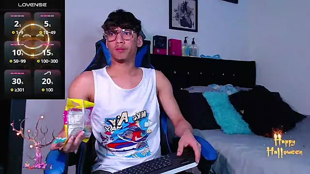 Snapshot of Gael_Jones chatting on October 21, 6:25 am Gael Jones online show from October 21, 6:25 am