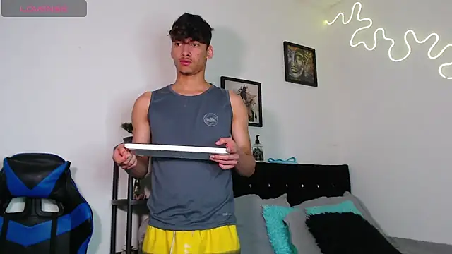 Snapshot of Gael_Jones chatting on October 24, 4:53 am Gael Jones online show from October 24, 4:53 am