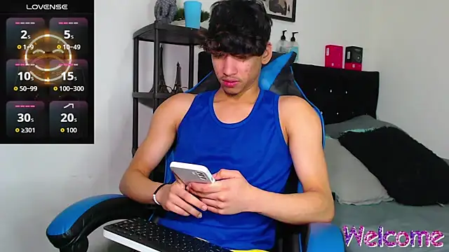 Snapshot of Gael_Jones chatting on November 21, 11:25 pm Gael Jones online show from November 21, 11:25 pm