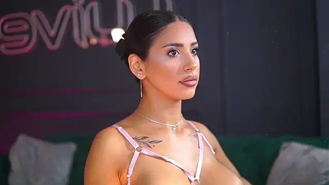 Snapshot of SiennaRuh chatting on September 15, 6:35 am SiennaRuh online show from September 15, 6:35 am