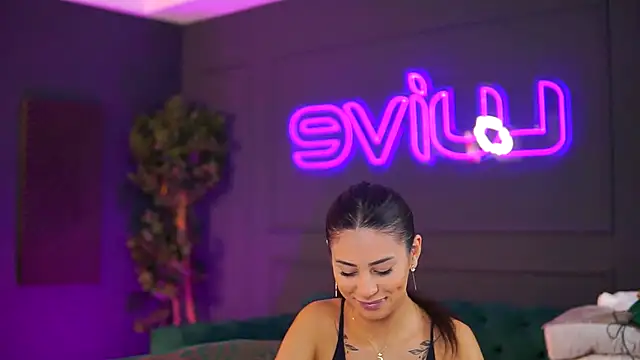 Snapshot of SiennaRuh chatting on November 18, 11:14 am SiennaRuh online show from November 18, 11:14 am