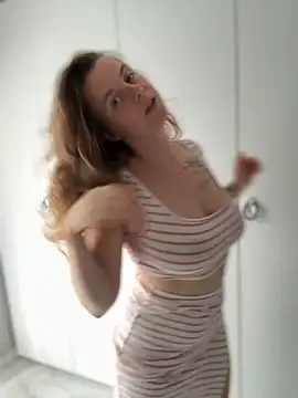 TenderLaGlamor online show from September 9, 3:33 pm