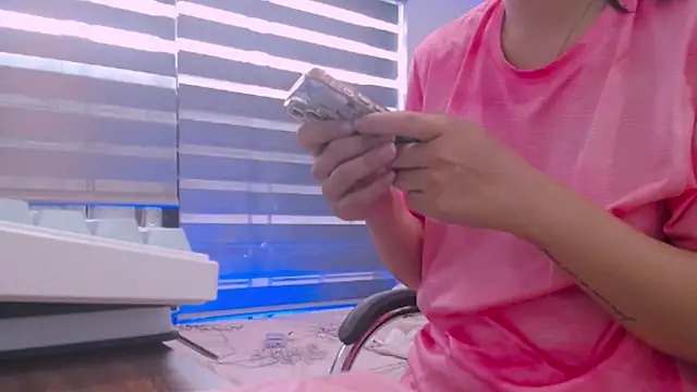 Snapshot of bunny_b4nny chatting on October 11, 6:12 am bunny b4nny online show from October 11, 6:12 am